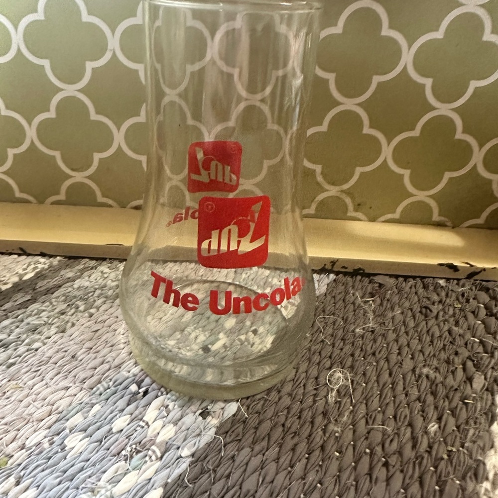 7UP The Uncola Glass Vase